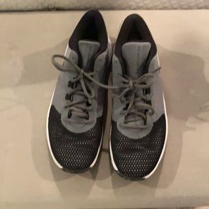 Nike Air Precision II Basketball Shoe Men’s size 9. Worn once.